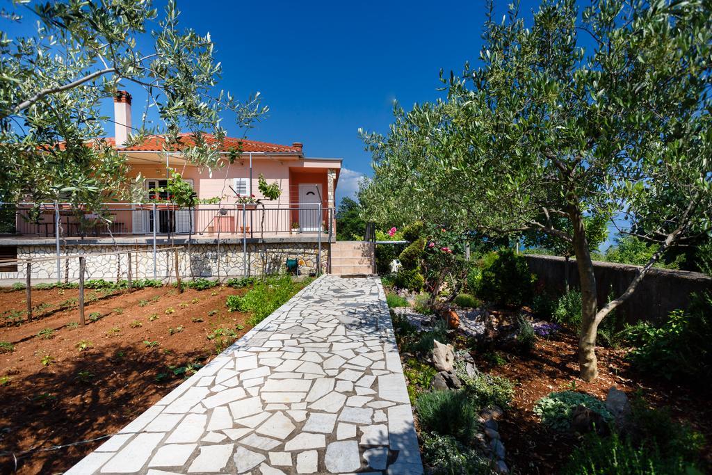 Anica Apartment *