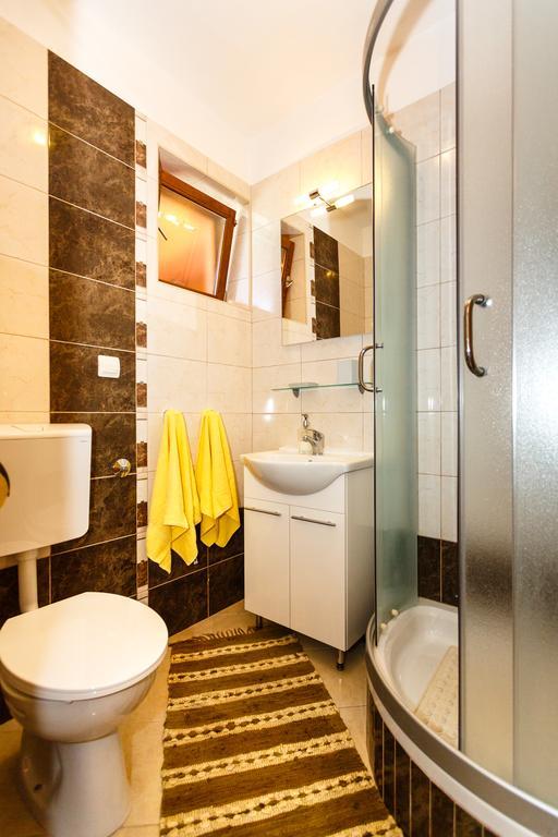 Anica Apartment *